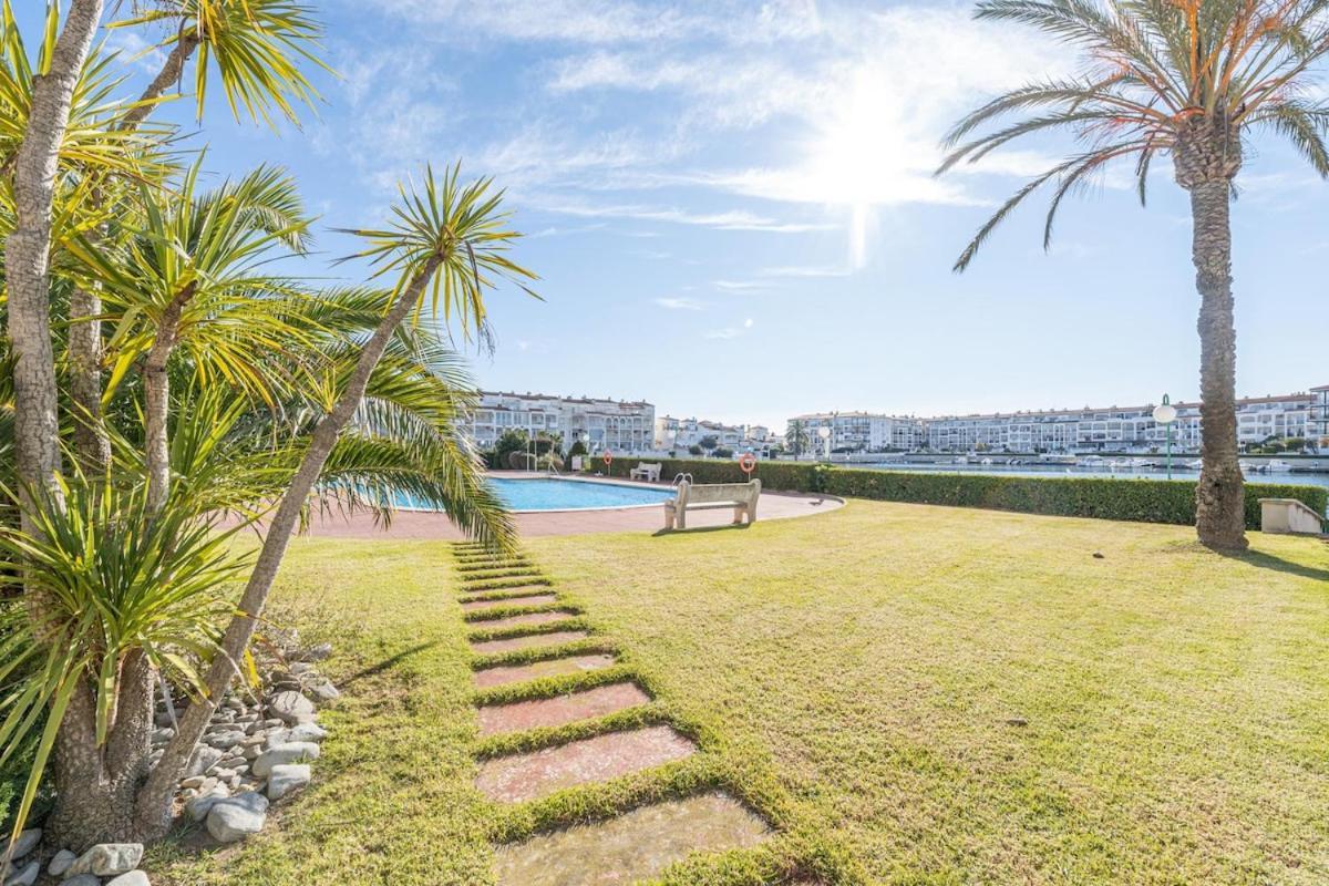 1005 Apartamento Con Vistas Al Lago San Maurici By Homeselectspain Емпуриабрава Екстериор снимка